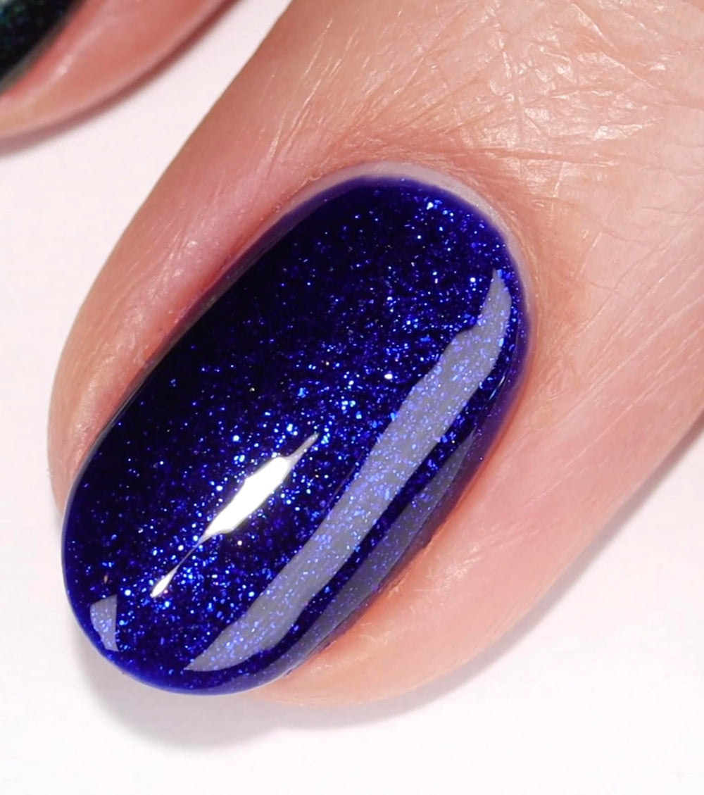 Daisy DND Indigo Wishes lacquer close-up highlighting matching shade and shine