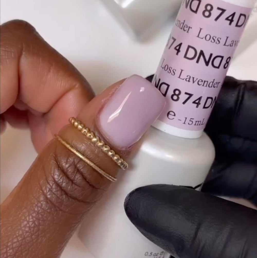 Daisy DND Loss Lavender lacquer bottle complements the gel with coordinated color.