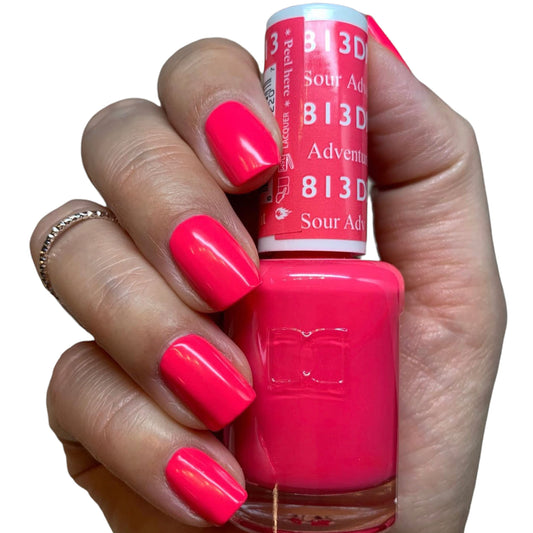 Daisy DND pink lacquer duo on display shows a matching color pairing