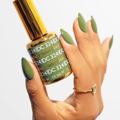 DAISY DND Safari 324 swatch nail application showing smooth coverage.