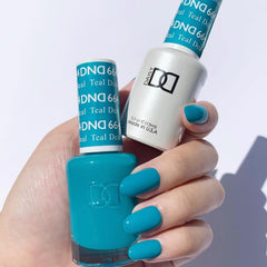 DAISY DND Teal Deal 664 swatch demonstrates smooth, chip-free application