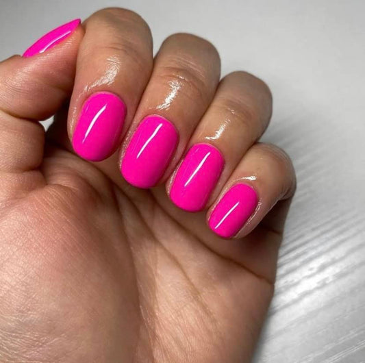 Daisy DND Tutti Frutti lacquer bottle close-up for long-lasting color