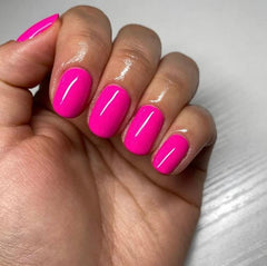 Daisy DND Tutti Frutti lacquer bottle close-up for long-lasting color