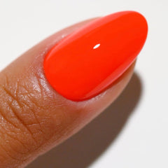 DAISY DND Untamed 2542 lacquer bottle showing glossy finish.