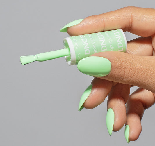 DAISY DND Voodoo color swatch on nail wheel showing mint shade
