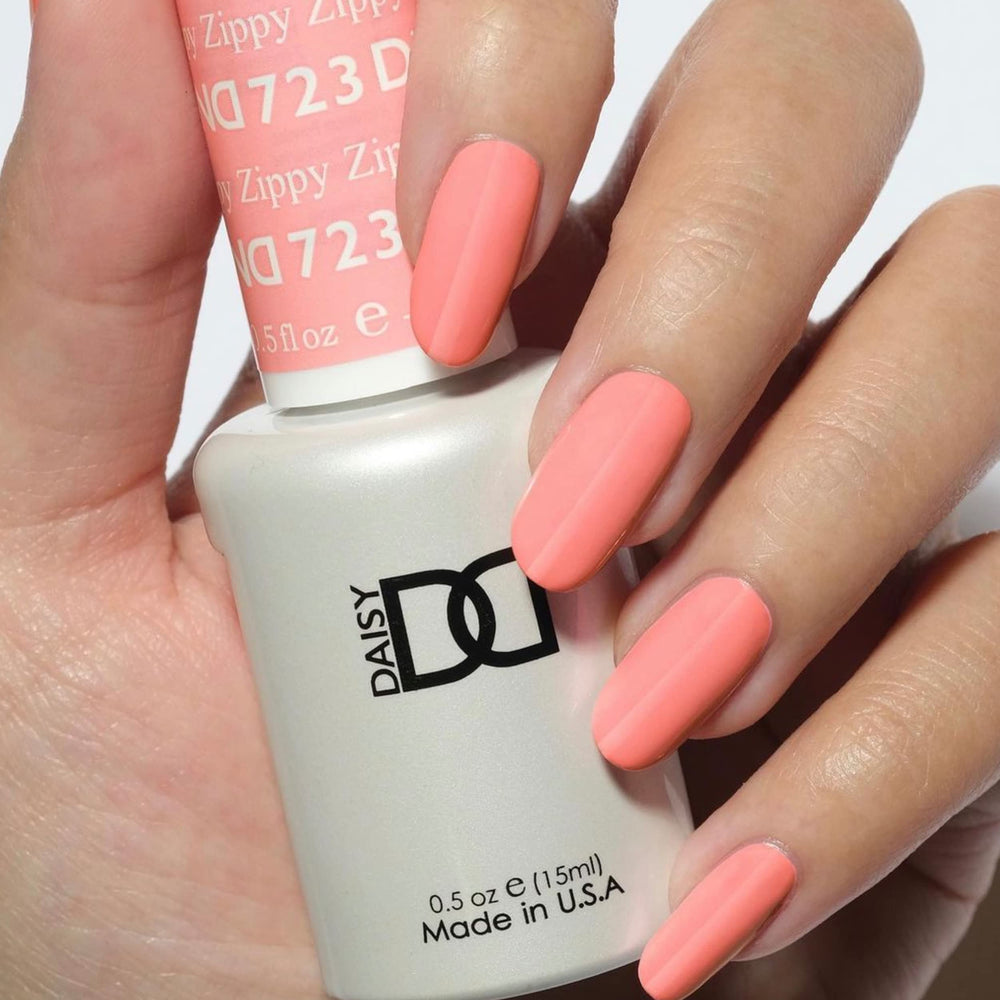 Daisy DND Zippy lacquer bottle for fast air-dry manicure.