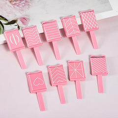 DANNEASY cat eye magnet-on-nail during use enables precise patterns.