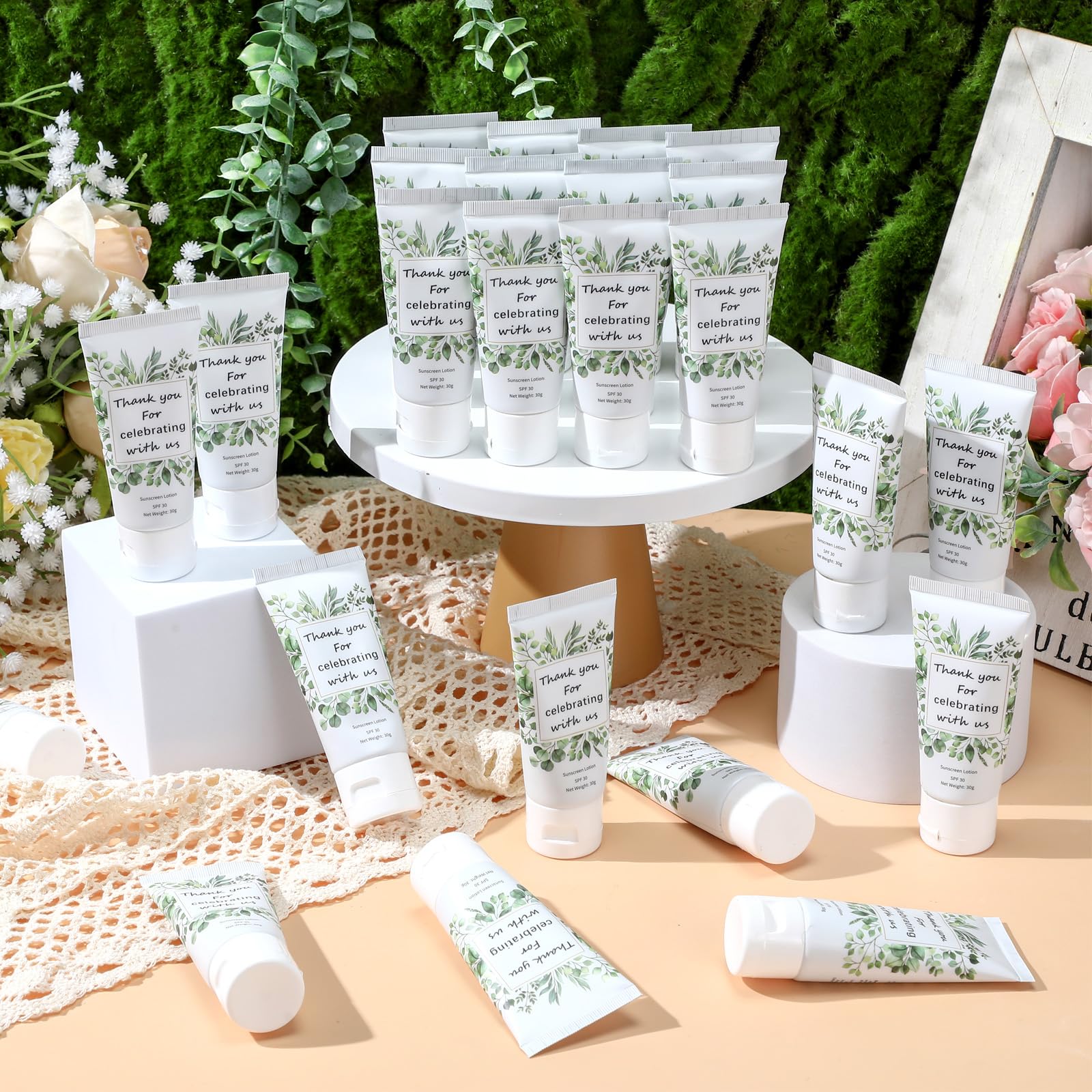 Dansib wedding leaf-pattern design sunscreen enhances party favors.
