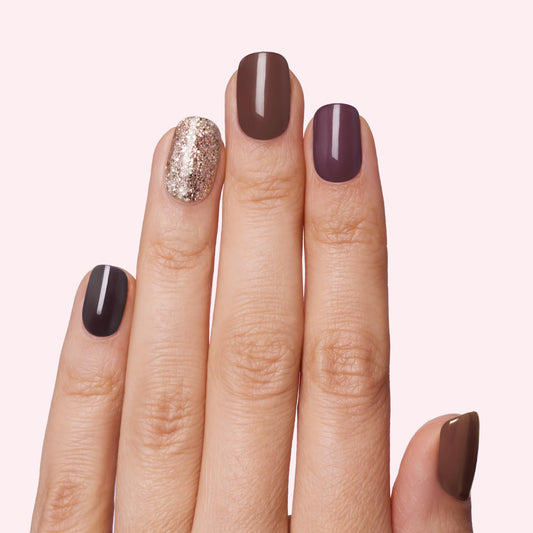 Close-up of Dashing Diva Gloss application on a nail for a quick, clean finish
