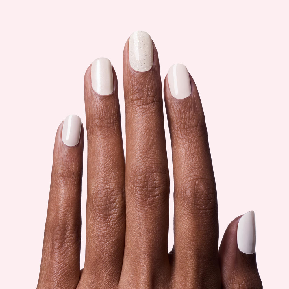 Dashing Diva Gloss Best of Blancs wraps laid out for quick, mess‑free application.