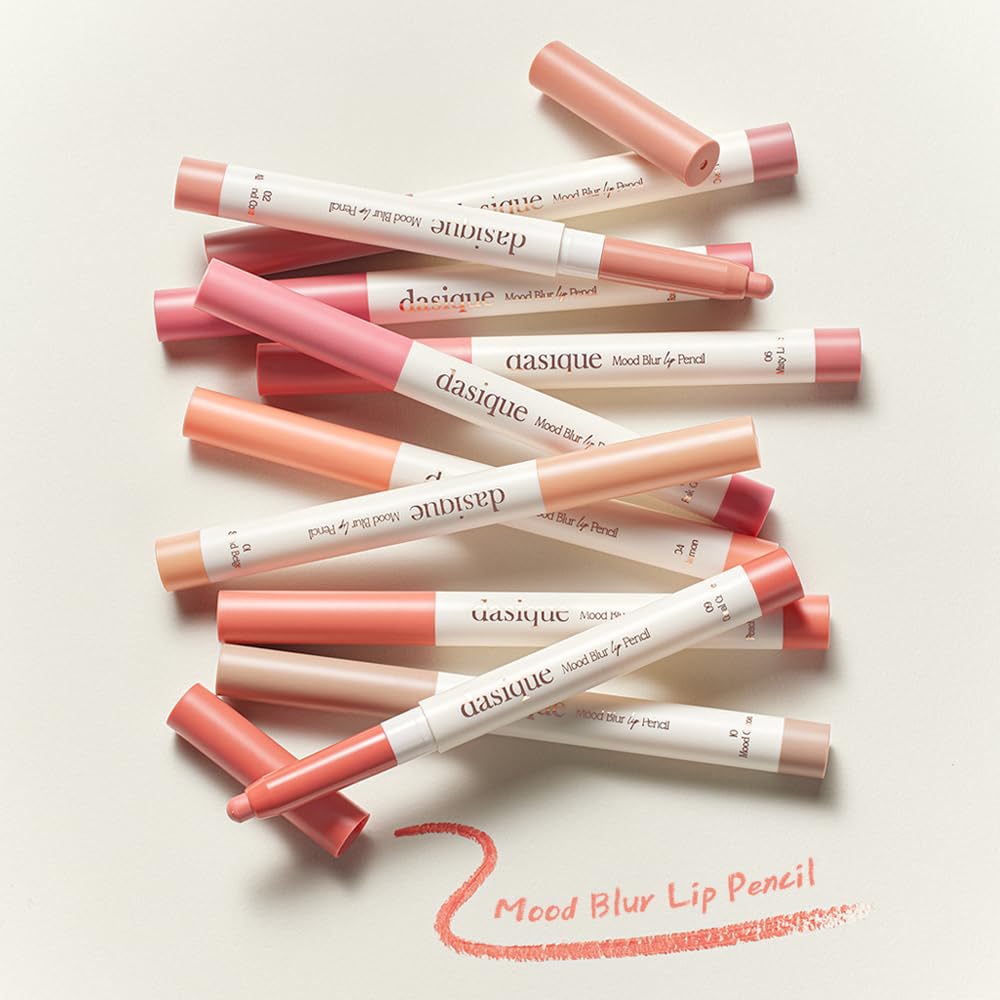 Dasique Mood blur lip pencil creamy texture close-up demonstrates seamless blending