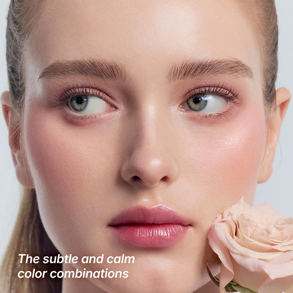 Dasique Shadow Palette 27 application scene highlighting rosy tones for natural definition.