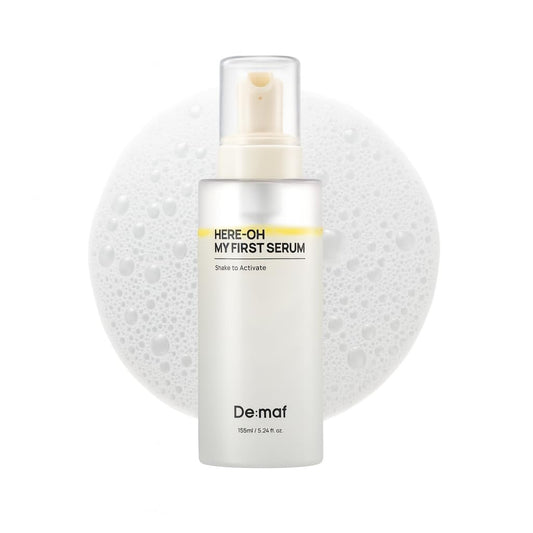 De:maf Here-Oh-My Serum bottle pour shows easy application and hydration potential.