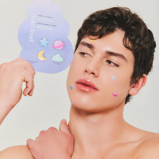 Dearcloud star-shaped patches soothe redness while shielding skin from irritants.