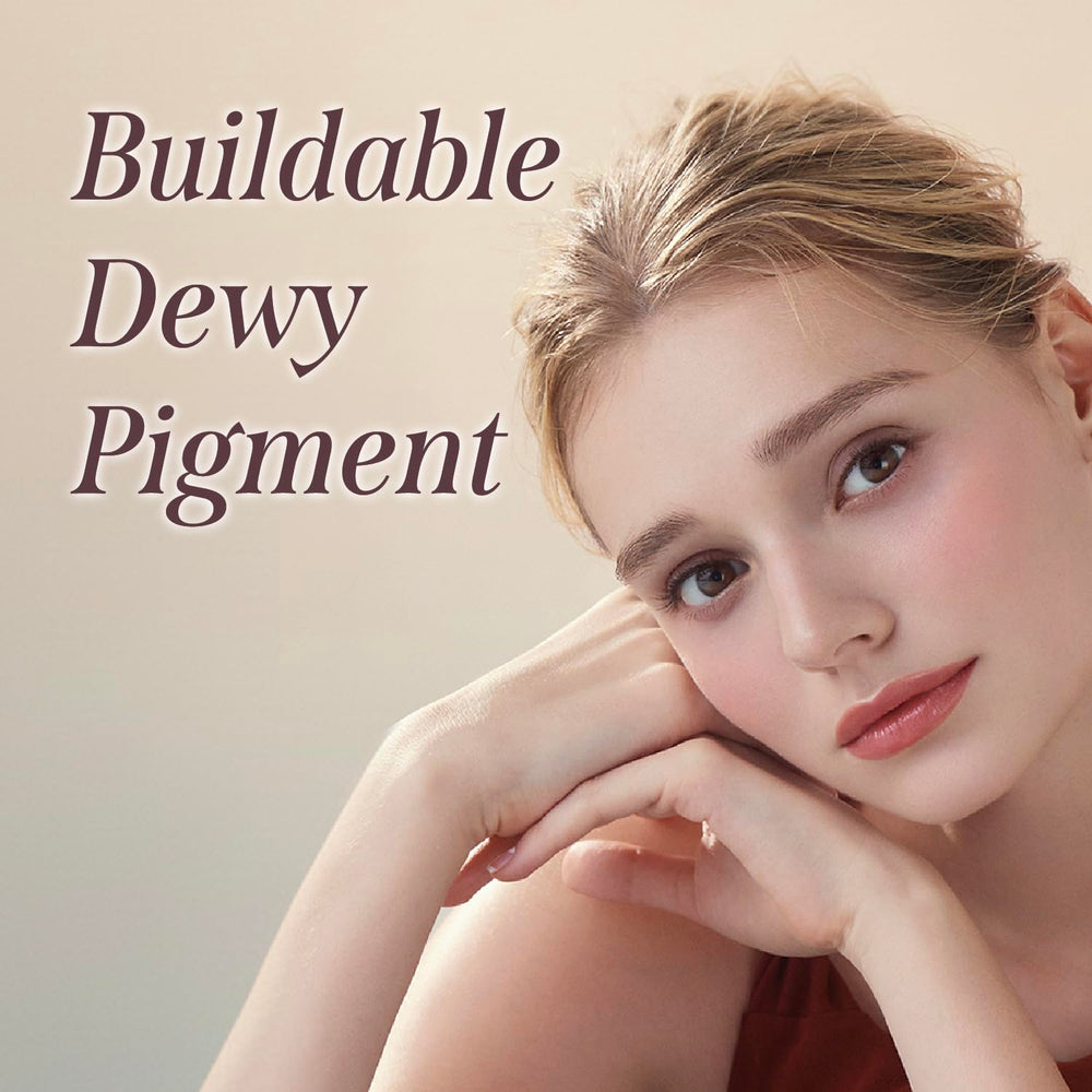 DEARDAHLIA Lip Paradise Megan application demonstrates creamy texture for comfortable lips all day.