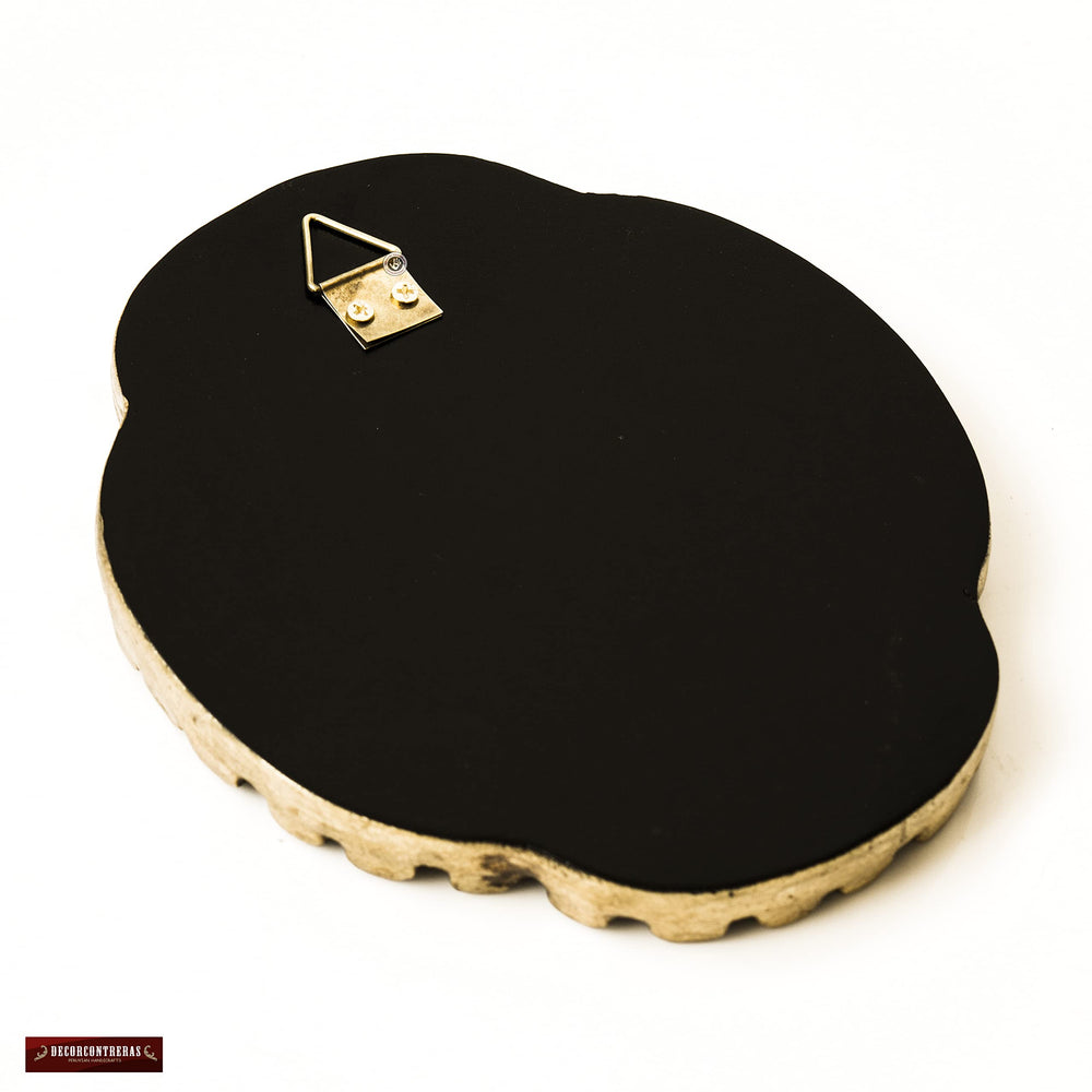 DecorContreras small oval mirror highlights Peruvian artisan craftsmanship and design.