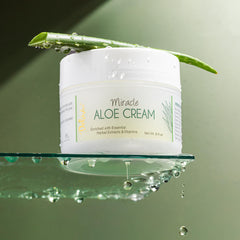 DELÚVIA Miracle Aloe Cream being applied by hands for easy absorption.