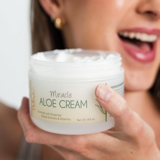DELÚVIA Miracle Aloe Cream label closeup with organic aloe and vitamin E details.