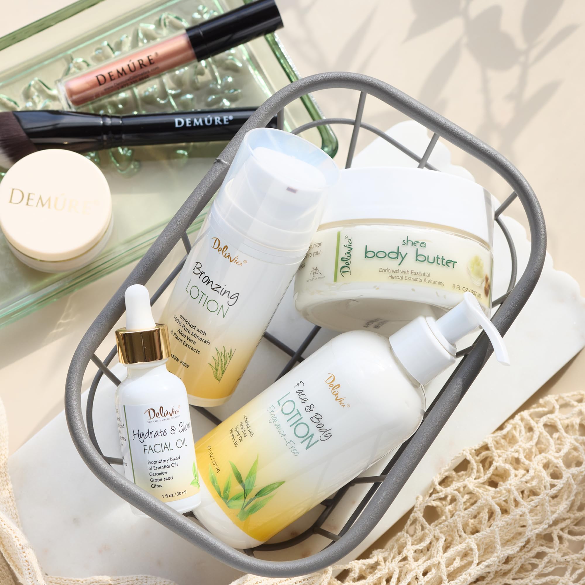 Vitamin E and B5 in DELÚVIA lotion supporting skin comfort