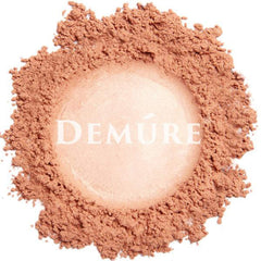 DEMÚRE blush application brush ready for seamless blending