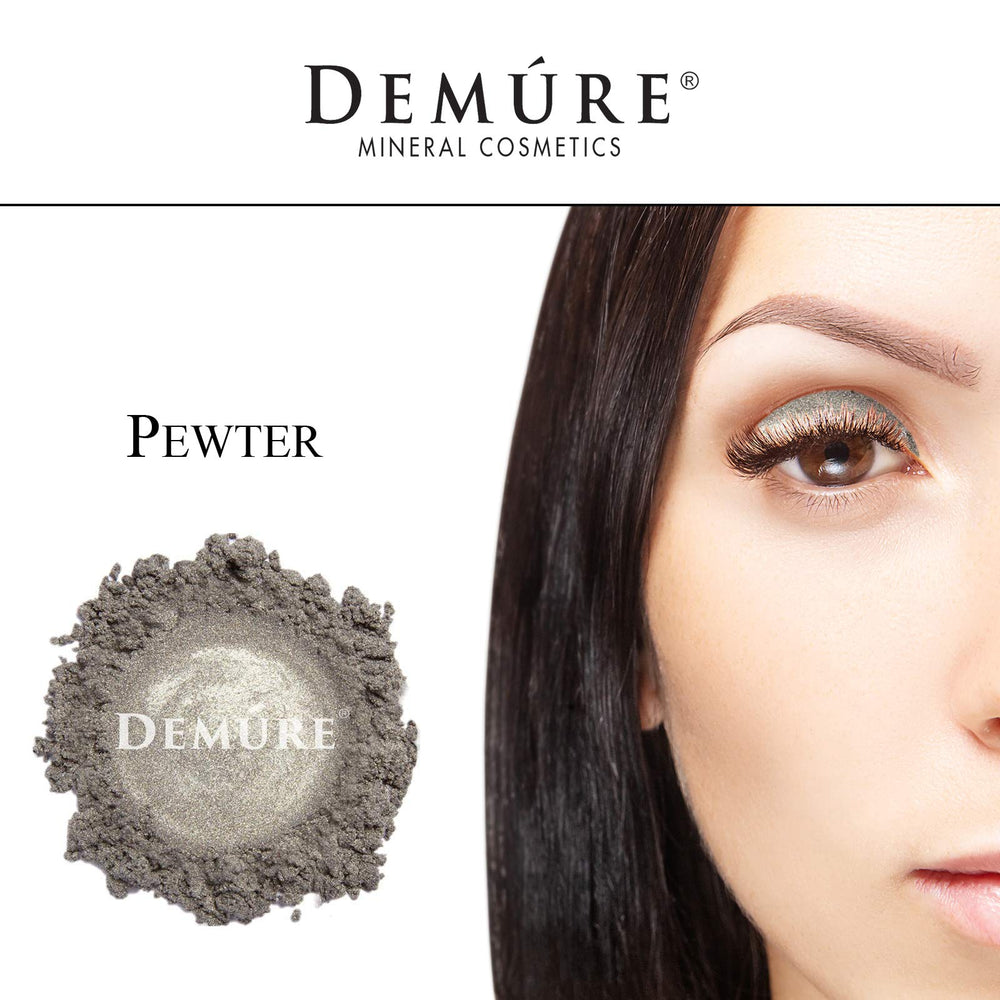 Demure Eyeshadow Application Brush demonstrates smooth blending.