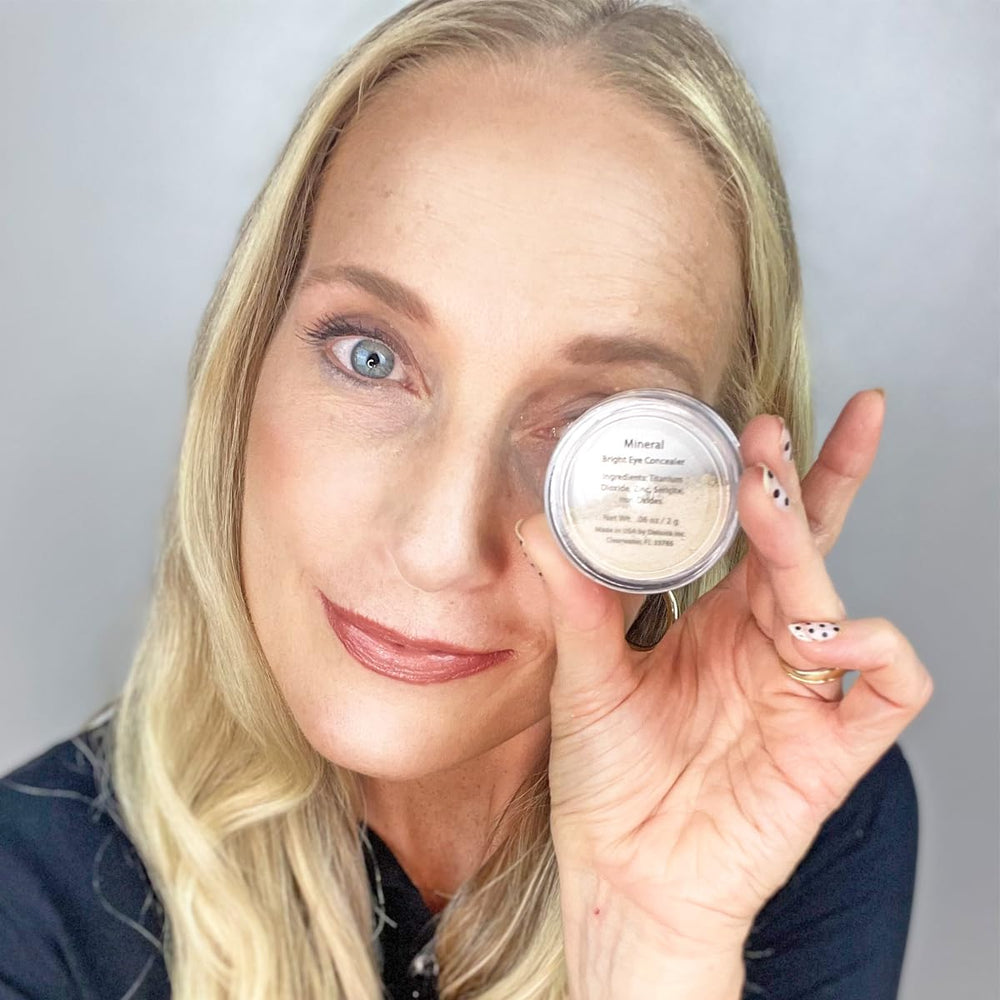 DEMÚRE Demure Mineral Concealer under-eye application brightening the eye area.