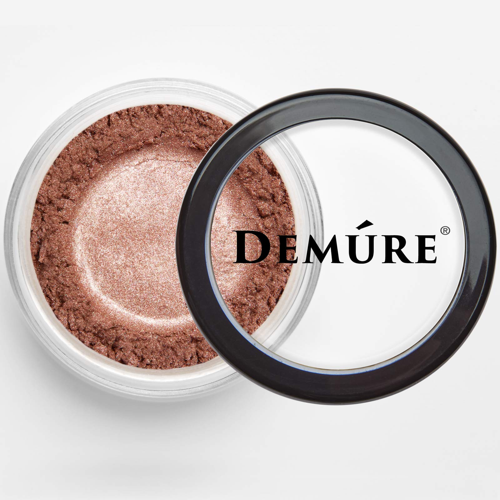 DEMÚRE Mineral Eye Shadow Deep Champagne keeps color even throughout wear.