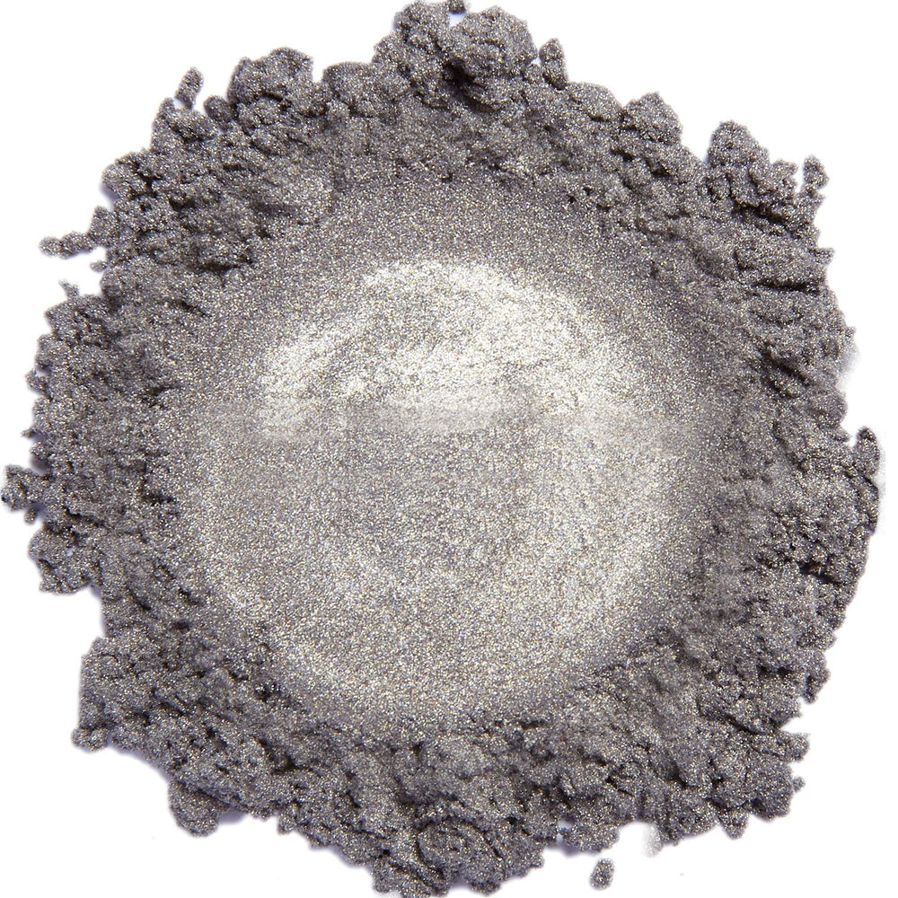 DEMÚRE Moon Dust eye shadow palette with natural shimmer for versatile day-to-night looks.