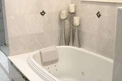Dependable Industries Essentials fits most tub sizes for versatile bath use.