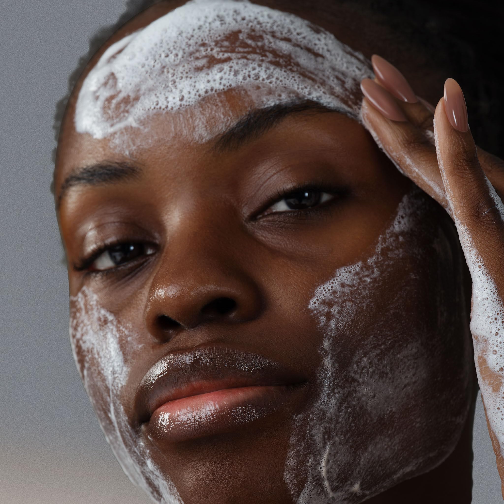 Dermalogica Clear and Brighten Kit step 3 Serum highlights brightening and balancing properties.