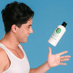 Dermaveen Oatmeal Shampoo family-friendly formula suitable for daily use.