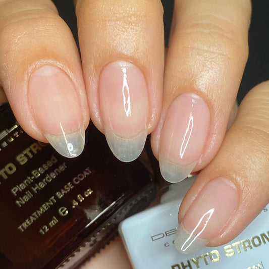 Dermelect Phyto Strong top coat bottle delivers high-gloss, chip-free protection in natural light