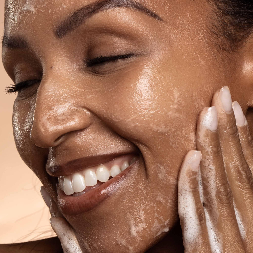 DIME Beauty Cleanser with strawberry oil offers a pleasant aroma during cleansing.