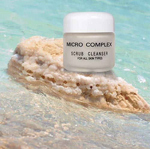 Dinur Cosmetics Micro Complex Deep Scrub applied on skin yields a refreshed, smooth-feeling complexion.