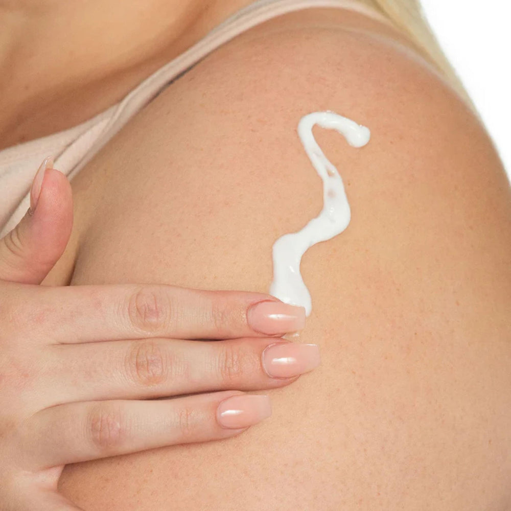 Application scene demonstrating fast absorption on skin with Dionis Berry Sparkle.