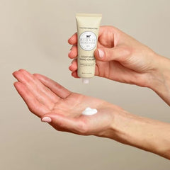 Rich non-greasy texture helps keep hands smooth in cold weather