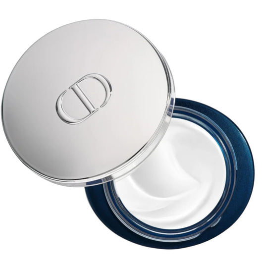 Dior Capture Totale night cream texture closeup showing luxurious consistency and radiance