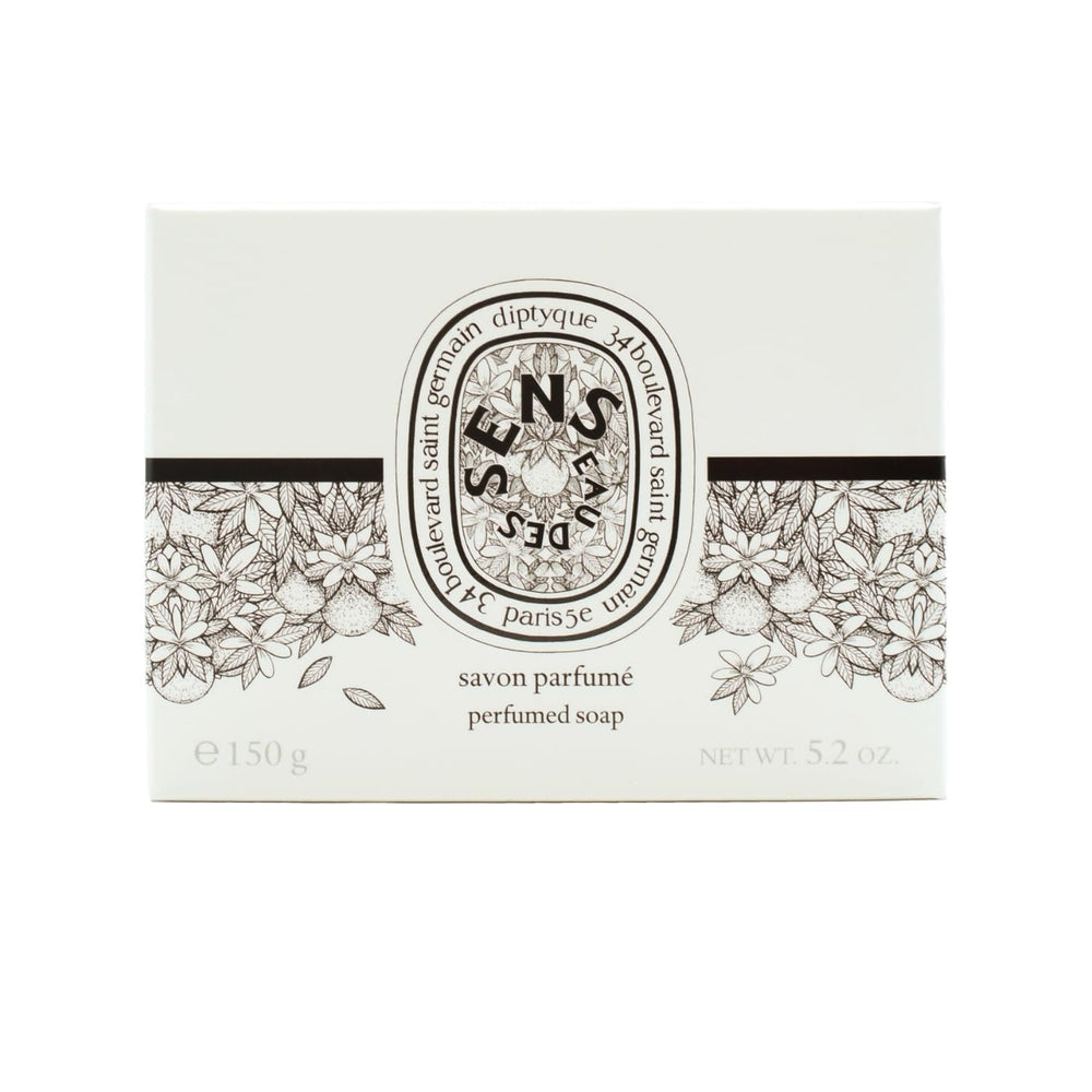 Diptyque Eau des Sens label-detail featuring classic branding and premium finish.