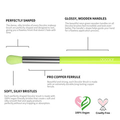 Docolor ergonomic wooden handle design improves control during application.