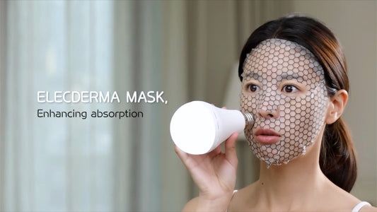 DOLDORI Roll Mask in action shows easy downward unrolling for clean application