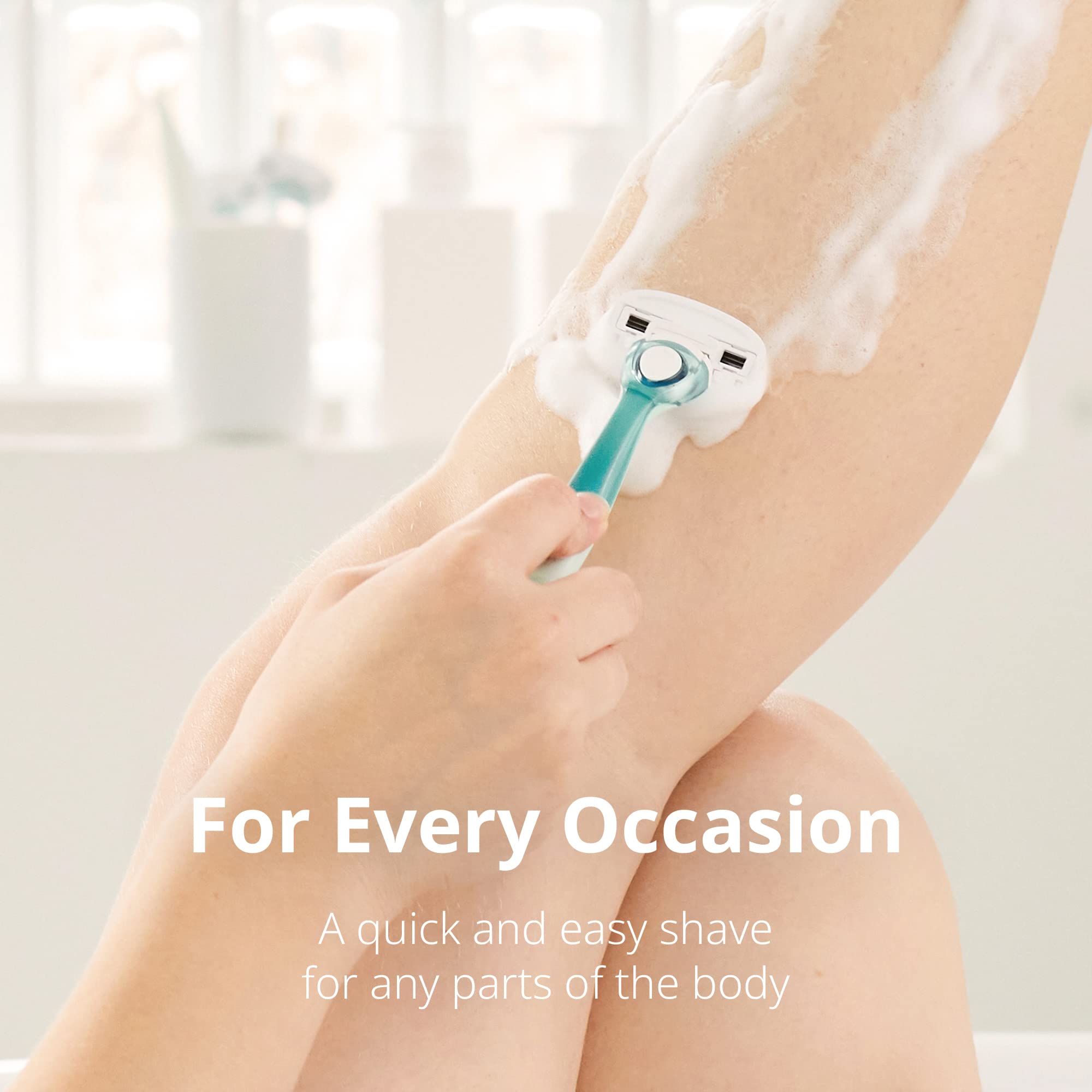 Dorco Eve3 curved blades close-up, flexible design for a close, smooth shave.