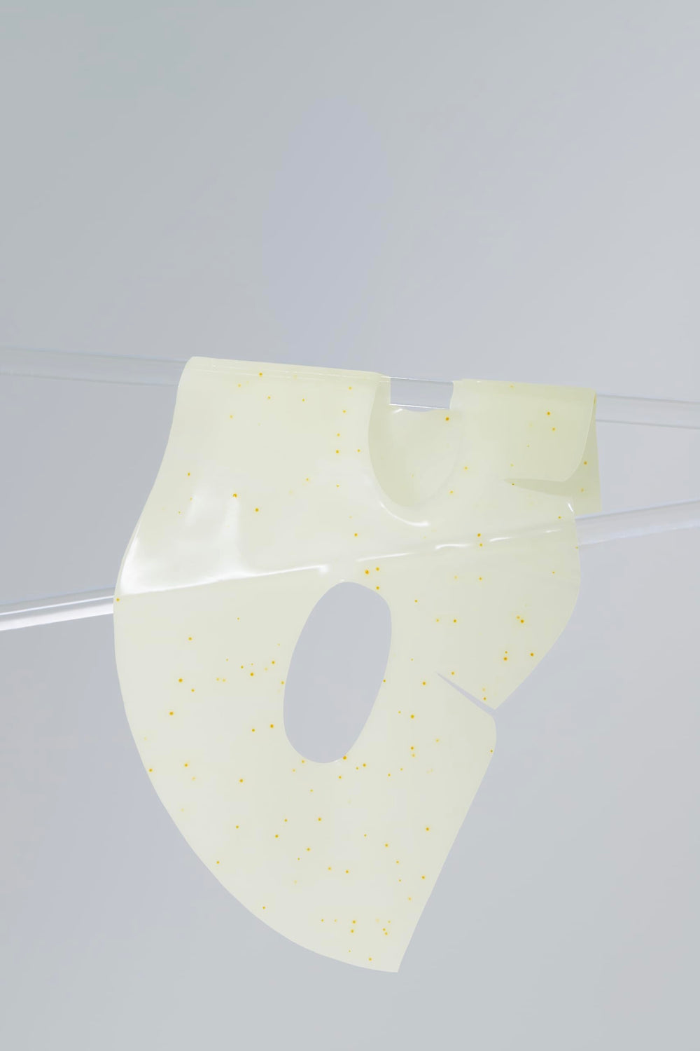 Dr.nineteen ReDRN Skin Magnet Hydrogel Mask applied on face demonstrates cooling and soothing relief.