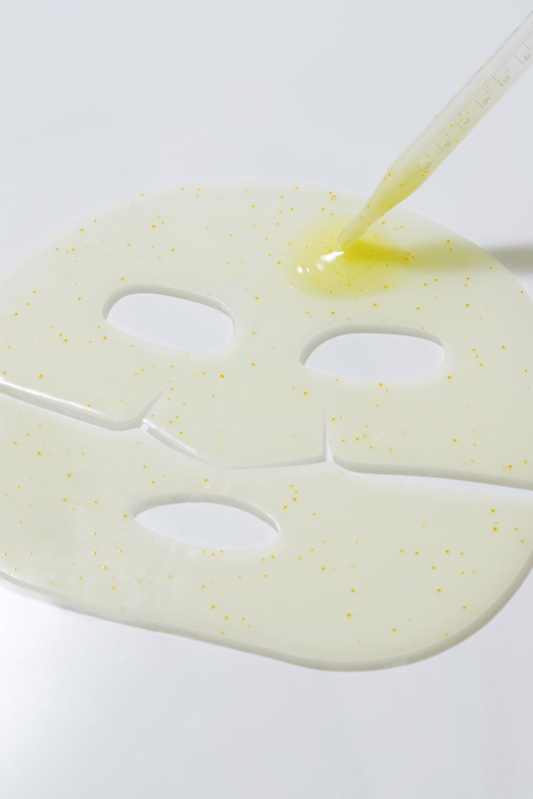 Dr.nineteen ReDRN Skin Magnet Hydrogel Mask capsules visible inside the packaging highlight concentrated actives.