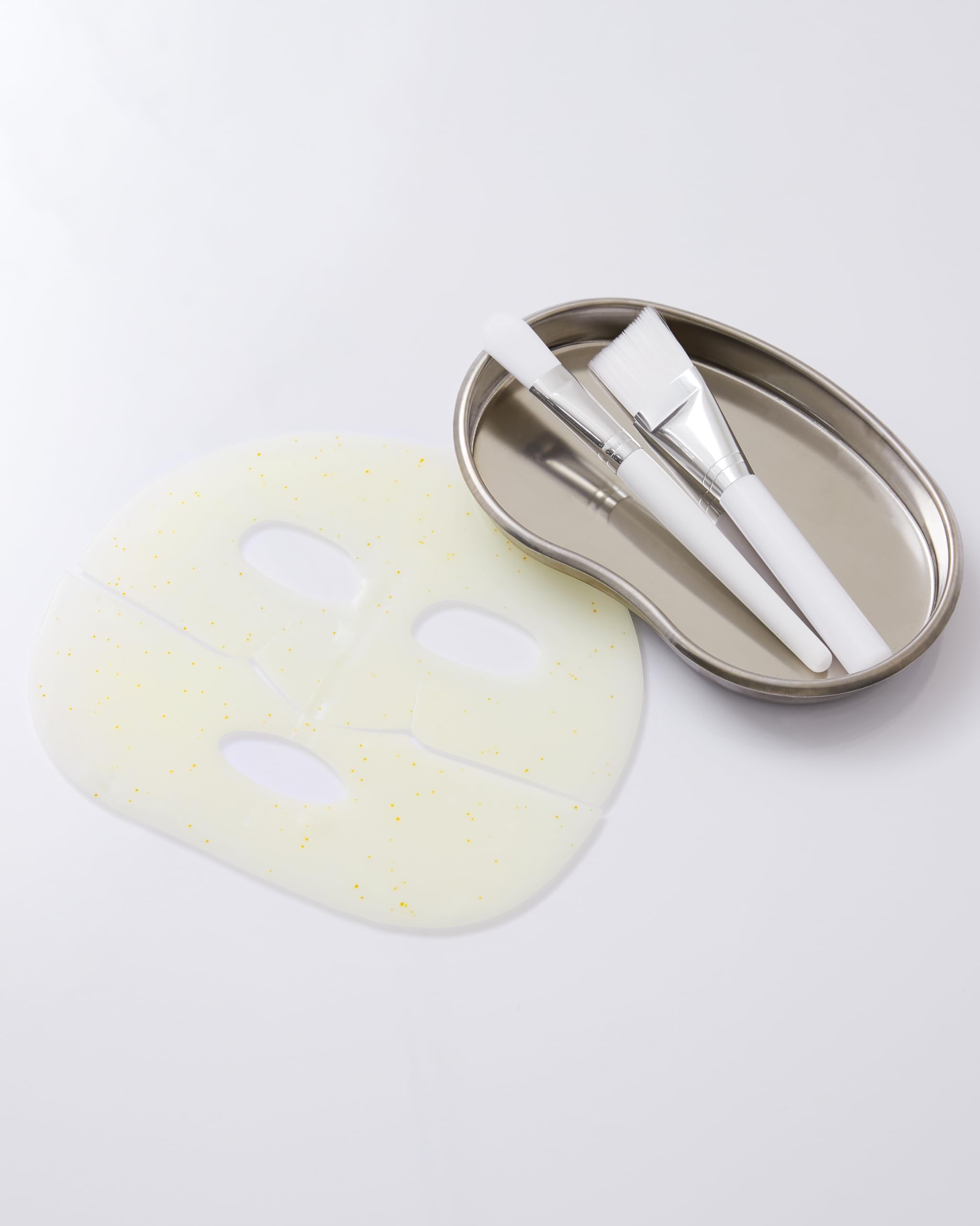 Dr.nineteen ReDRN Skin Magnet Hydrogel Mask close-up reveals smooth texture and comfortable fit.