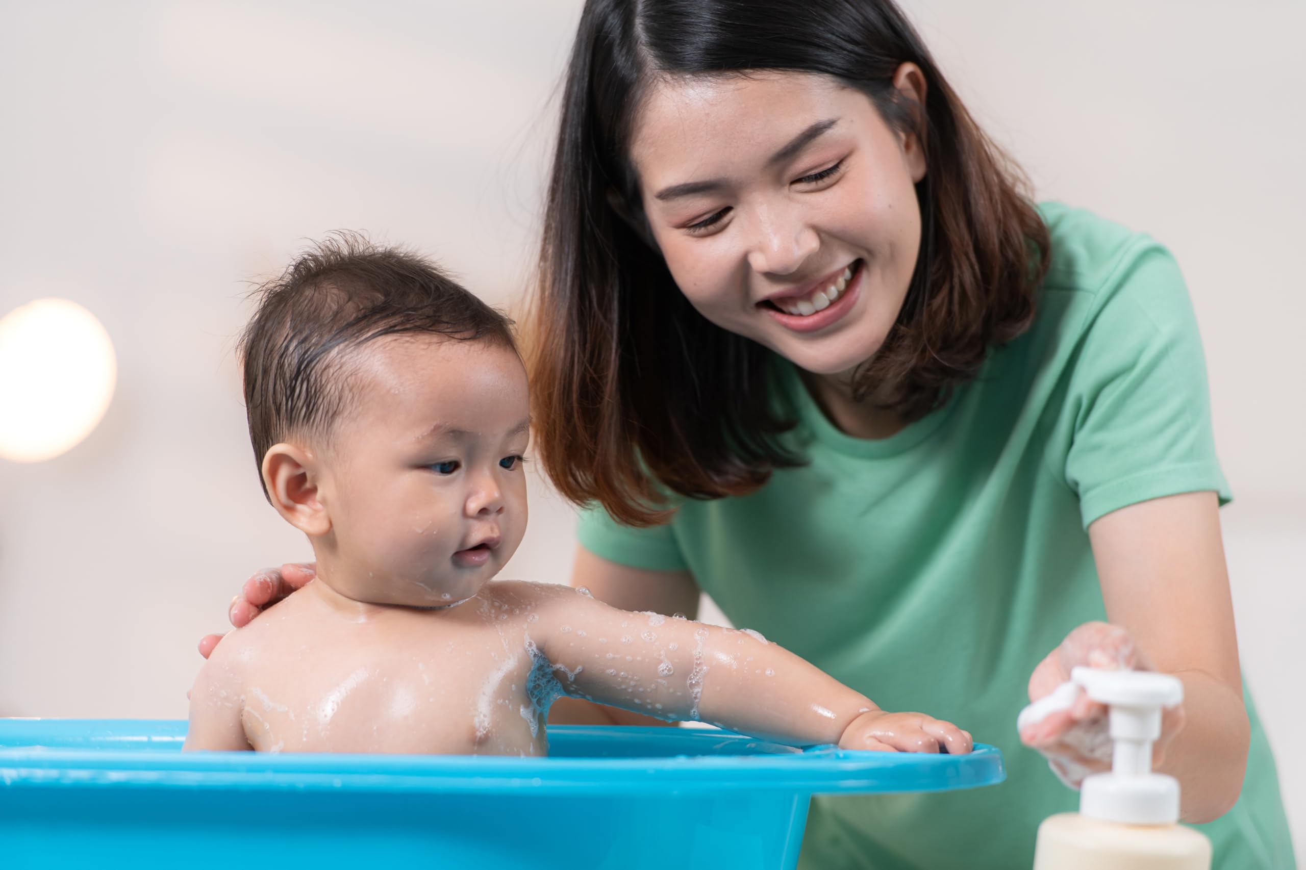 DrFormulas cradle cap care illustration highlights a gentle routine.