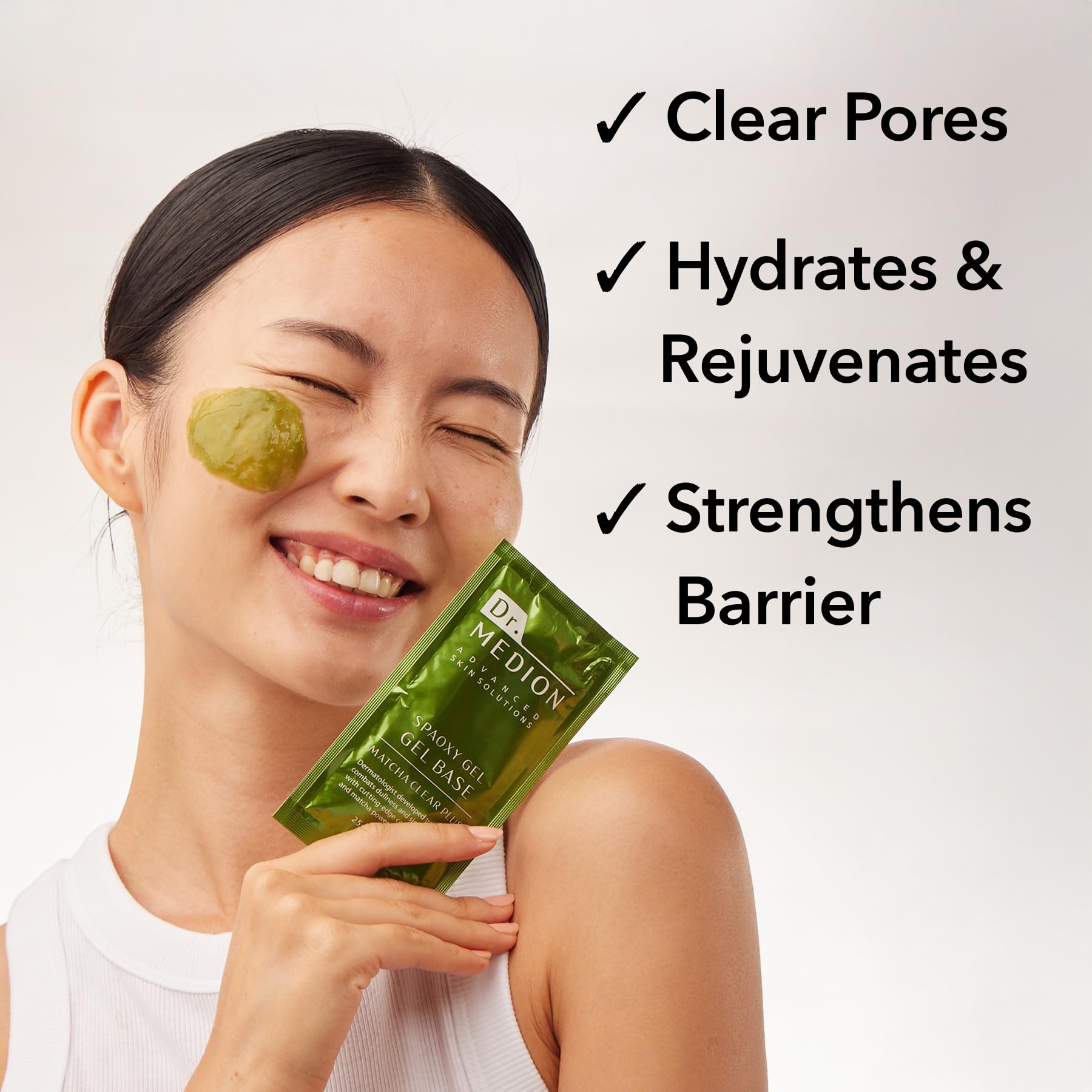 Dr. MEDION Spaoxy mask applied on skin for soothing care.