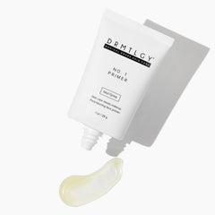 Pore-minimized DRMTLGY primer smooths the skin’s surface