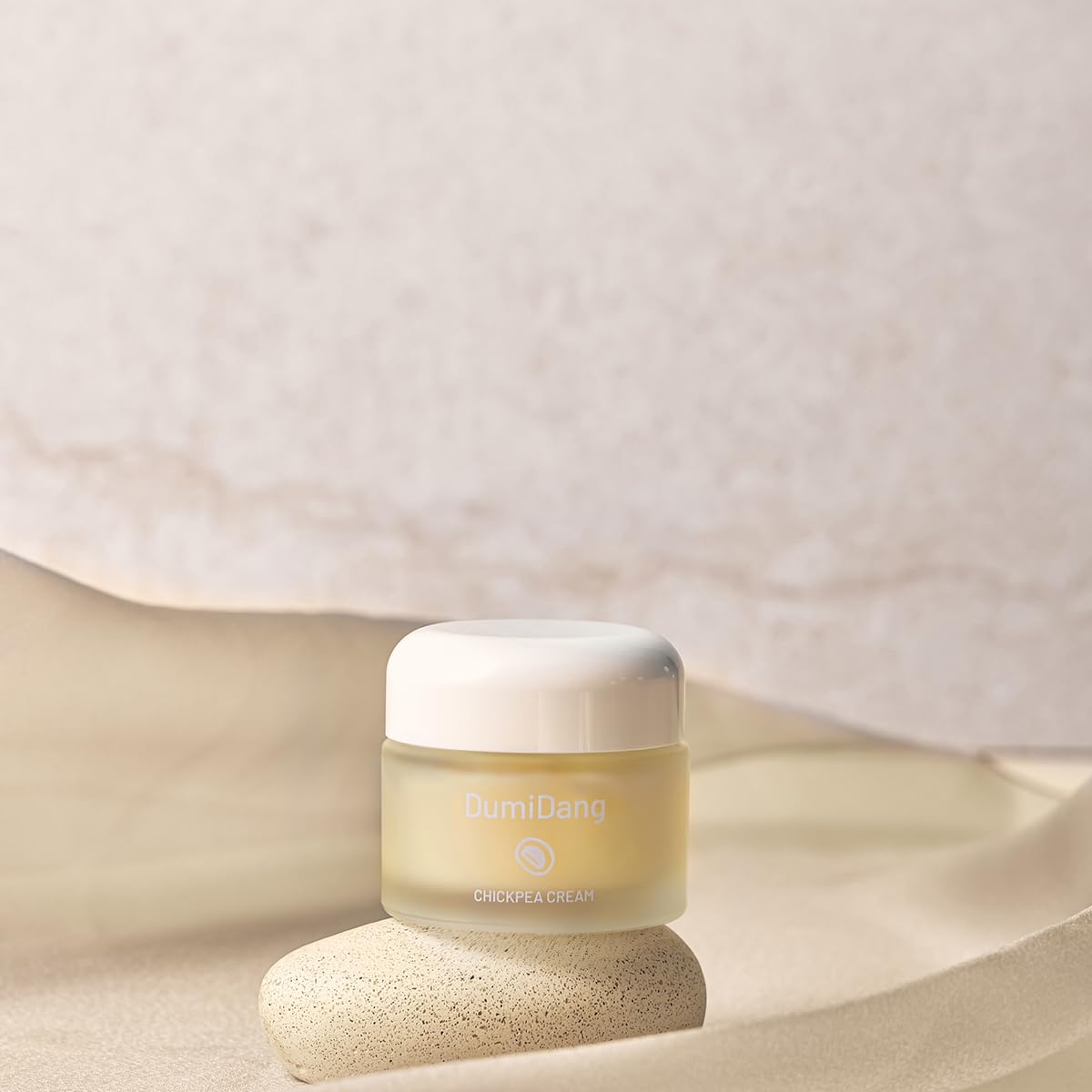 DumiDang Chickpea Cream texture demonstrates quick absorption without greasiness.