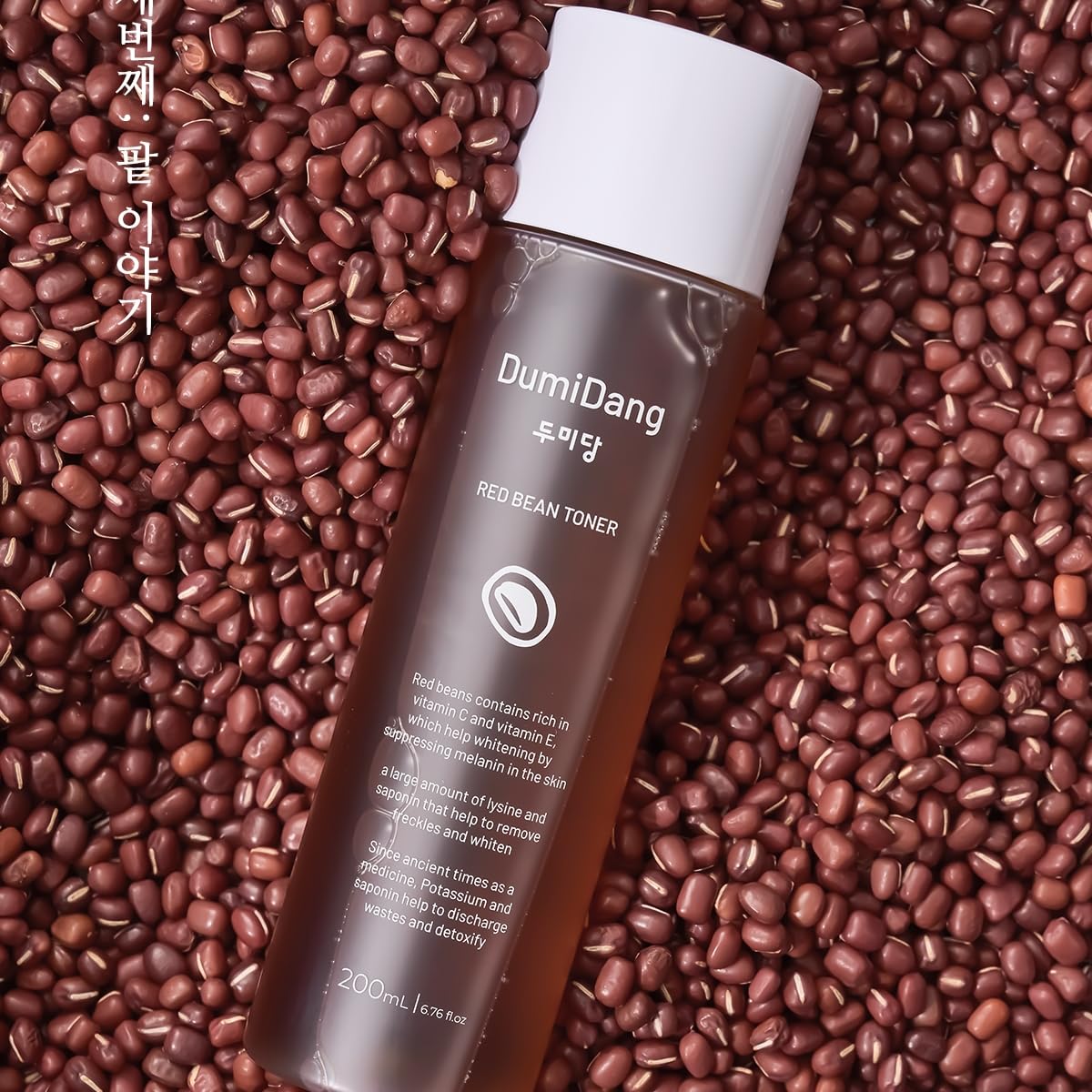 DumiDang Toner application on hand demonstrates quick-absorbing formula for refreshed skin.