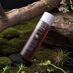 DumiDang Toner dropper illustrates precise dispensing for gentle skincare routines.